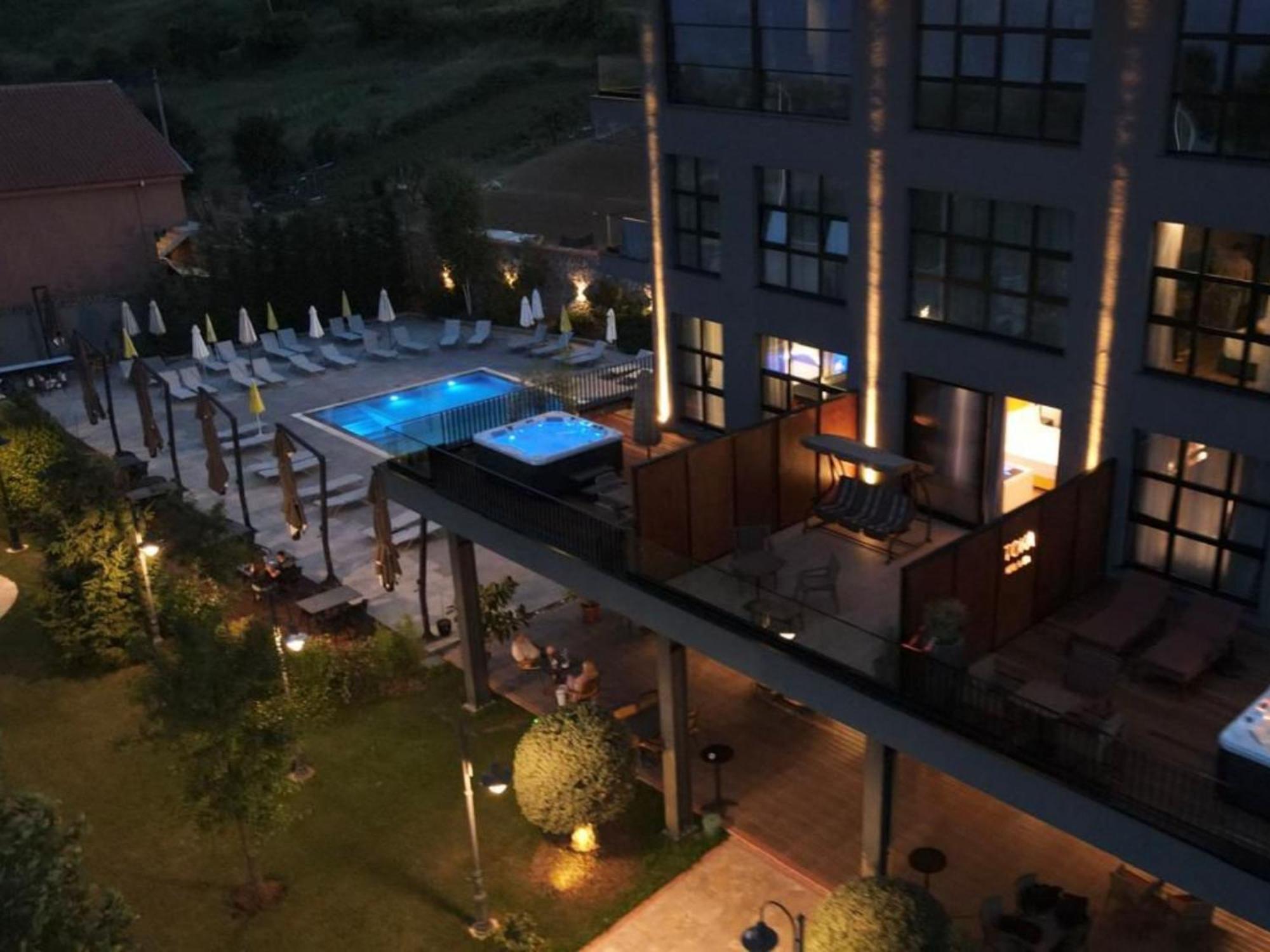 Toka Hotel Restaurant Udenisht Exterior photo