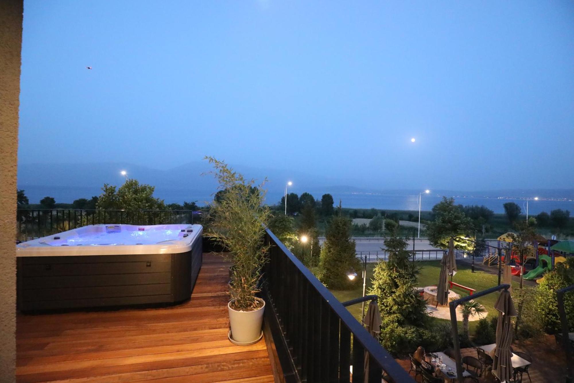 Toka Hotel Restaurant Udenisht Exterior photo