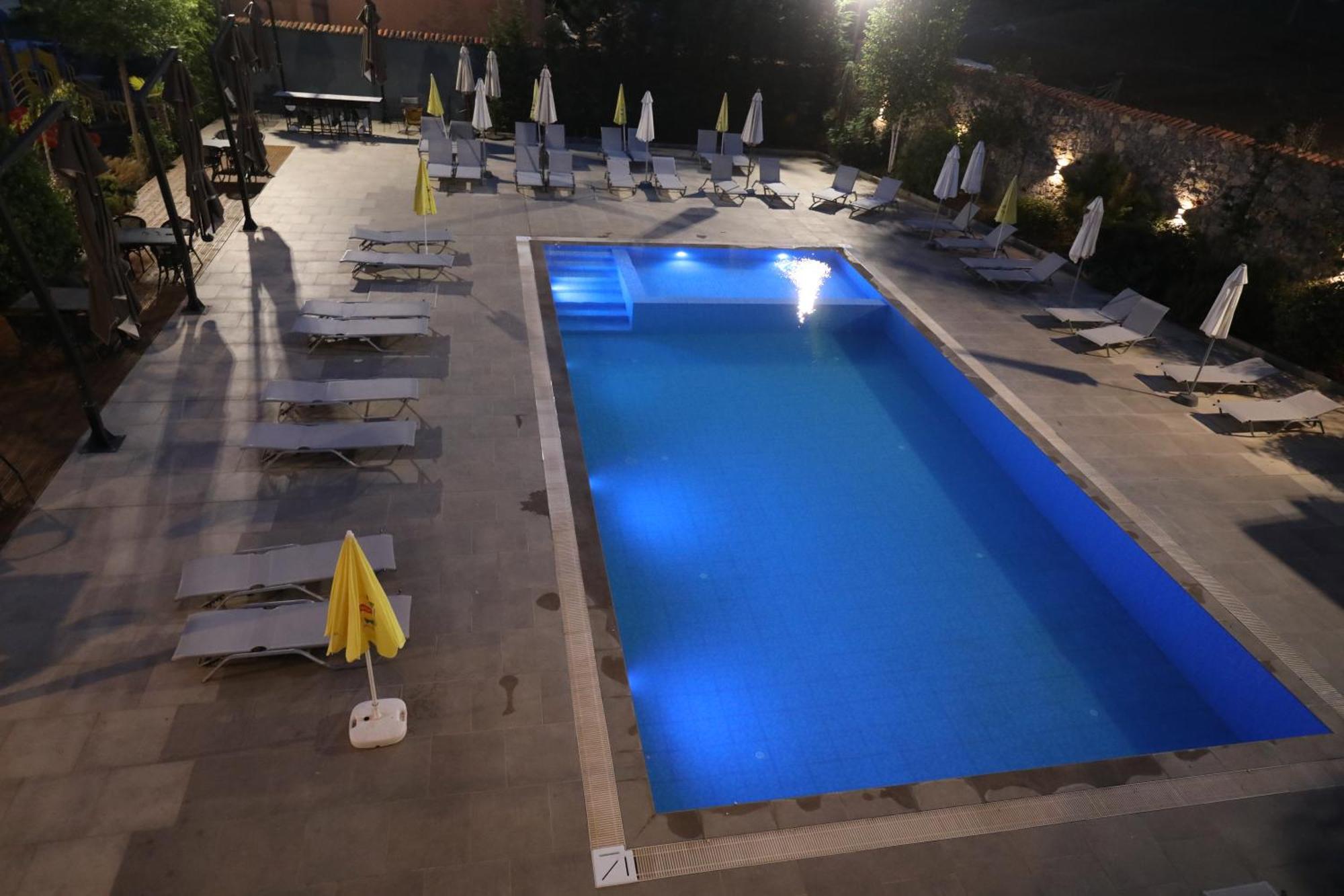 Toka Hotel Restaurant Udenisht Exterior photo