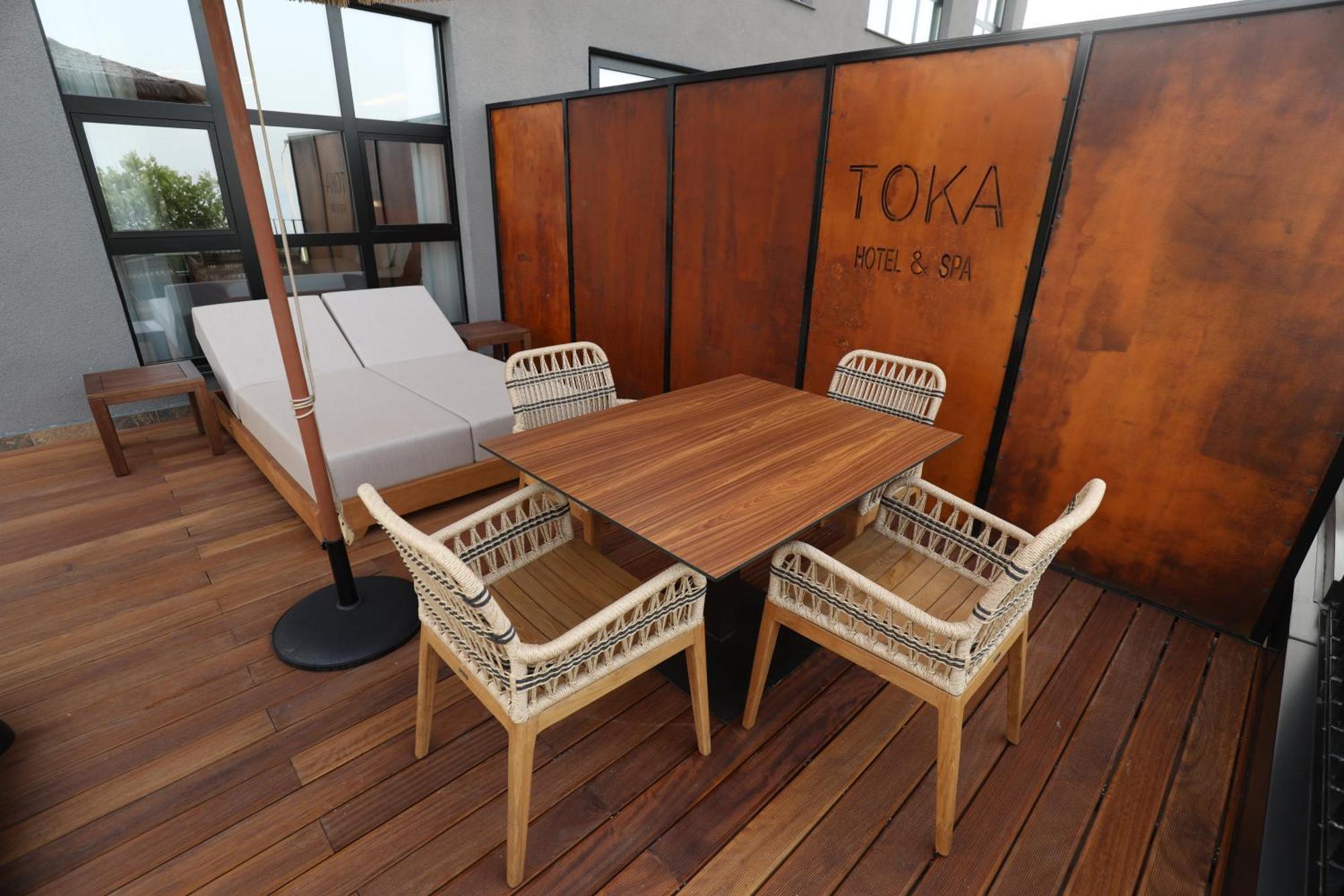 Toka Hotel Restaurant Udenisht Exterior photo